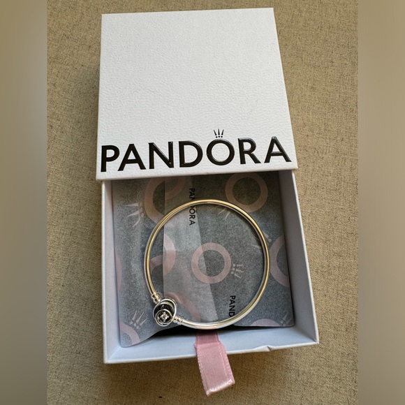 Brand new Pandora bangle in 17cm - Picture 2 of 3